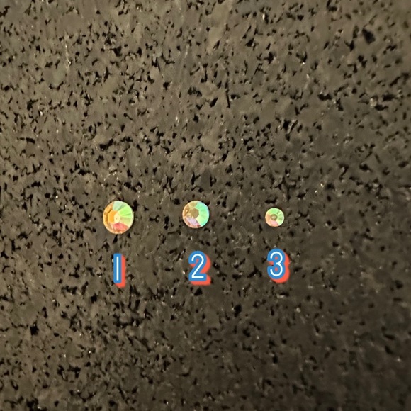 Medium Circle Rhinestones - Picture 4 of 4